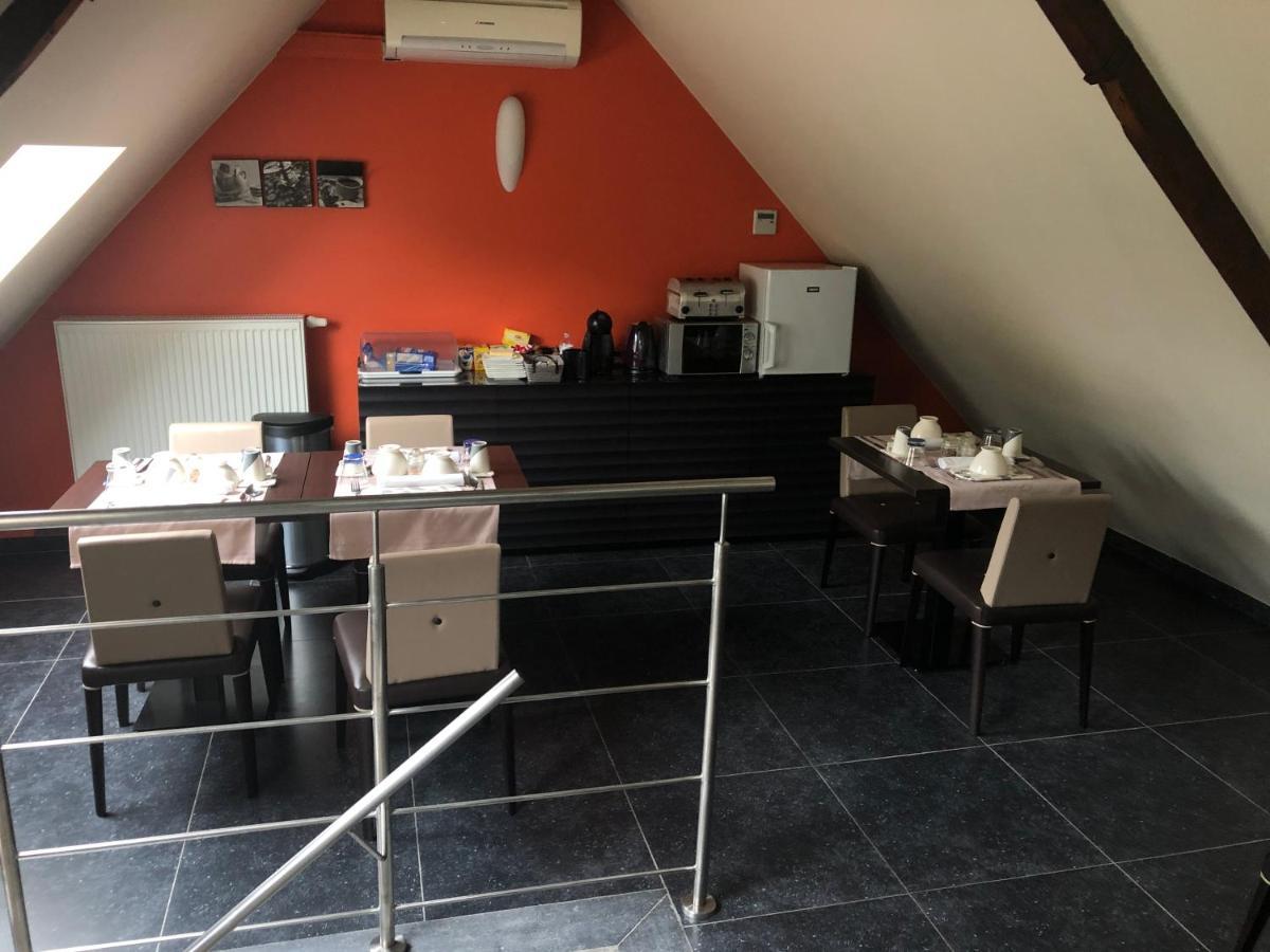 La Table D'Auguste Hotel Dour Exterior photo